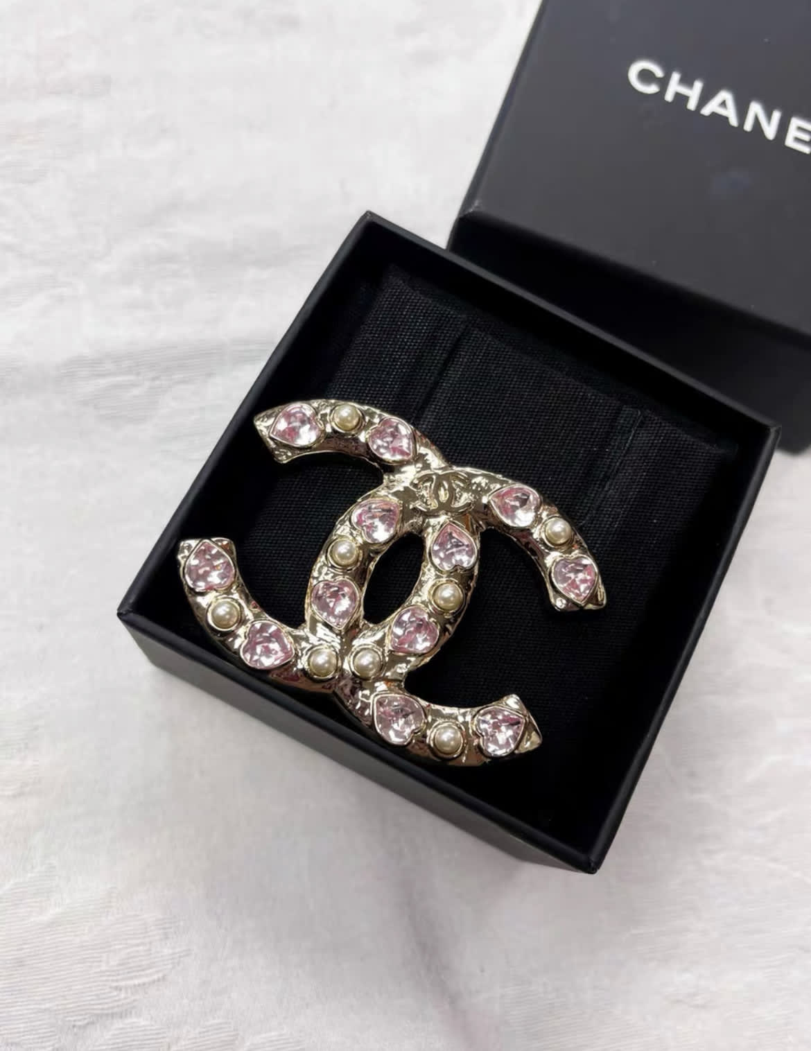 Chanel 22B Pink Heart Diamond Pearl Gold Double C Brooch – Wararni.com
