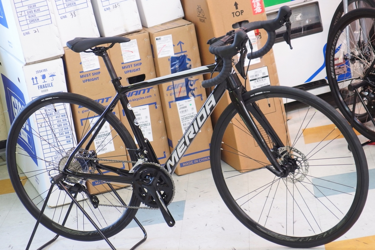 軽量フレームにコンポに105とDISCブレーキを搭載した『MERIDA SCULTURA