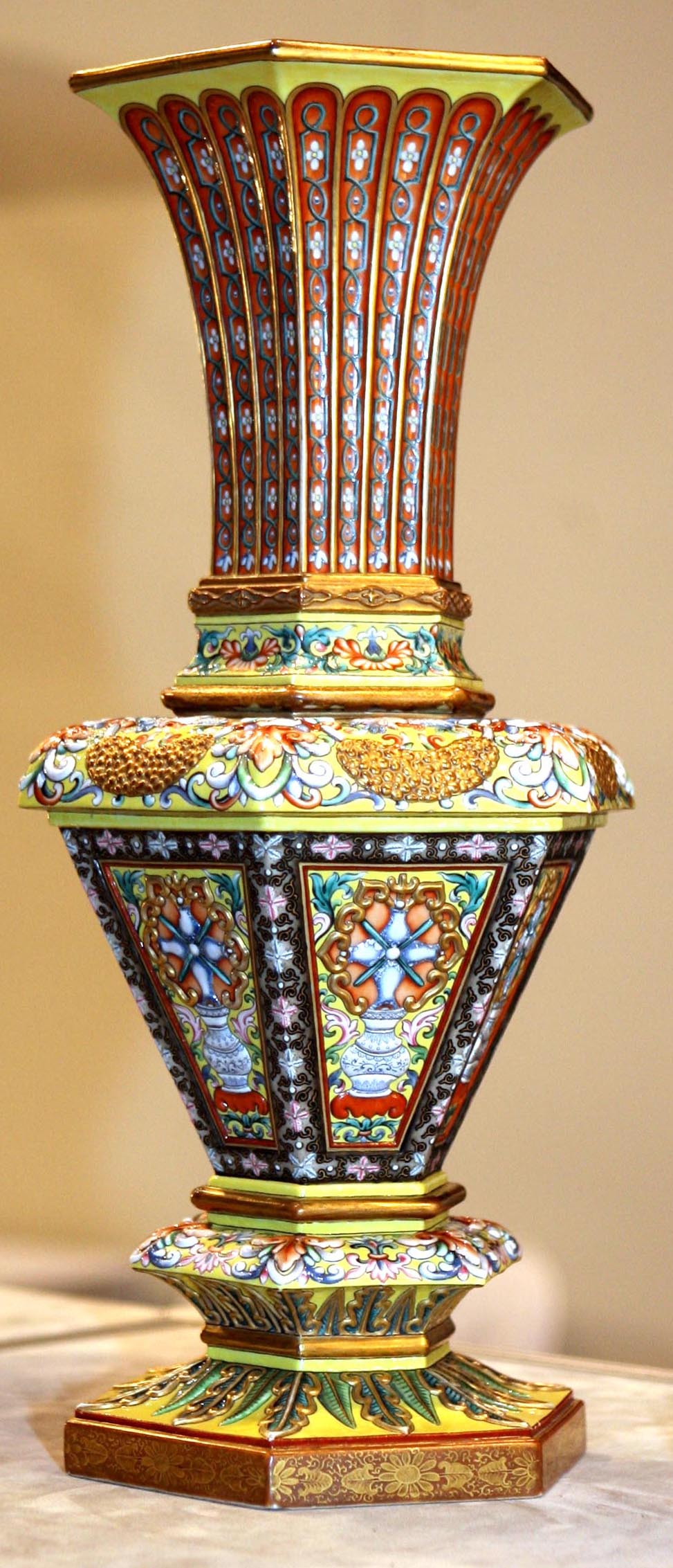 大清雍正年製(款 清代礬紅釉八寶花草龍紋盤 径21cm中国骨董 古玩 赤絵