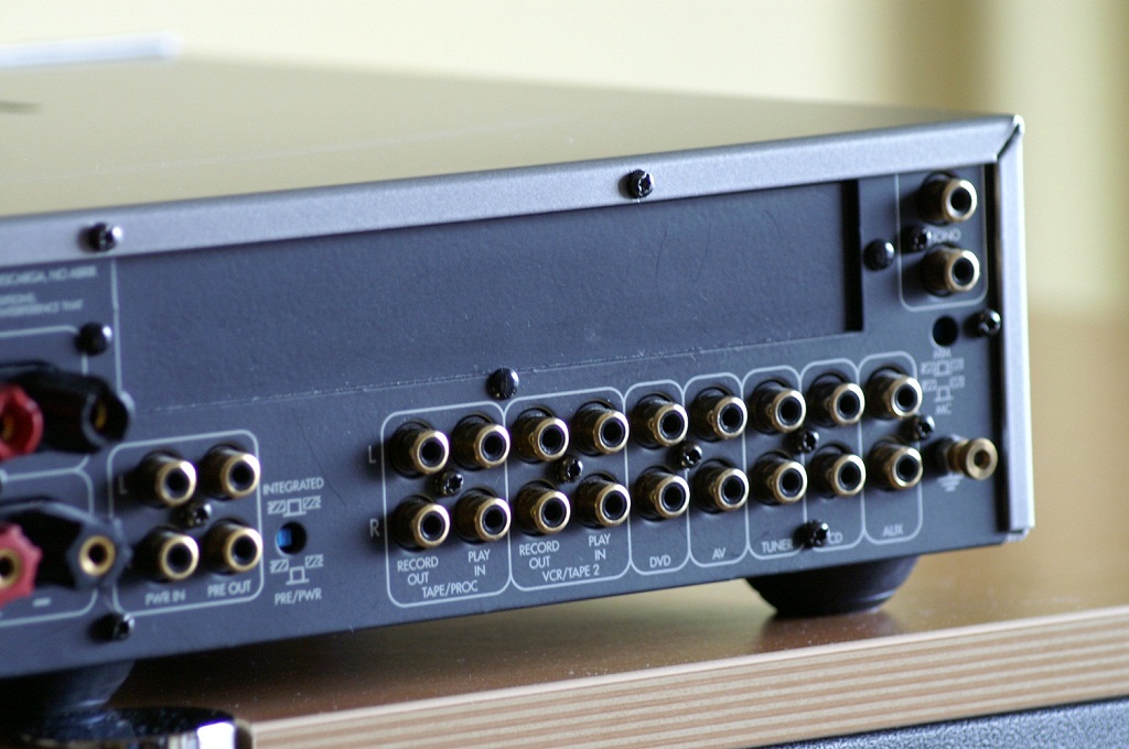 ARCAM FMJ A32: The Silver Star | Zoki Audio - Hi-Fi Equipement Reviews