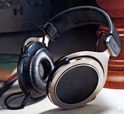 Pioneer SE-700D ステレオヘッドフォン 廃盤 Pioneer SE-700D ステレオ