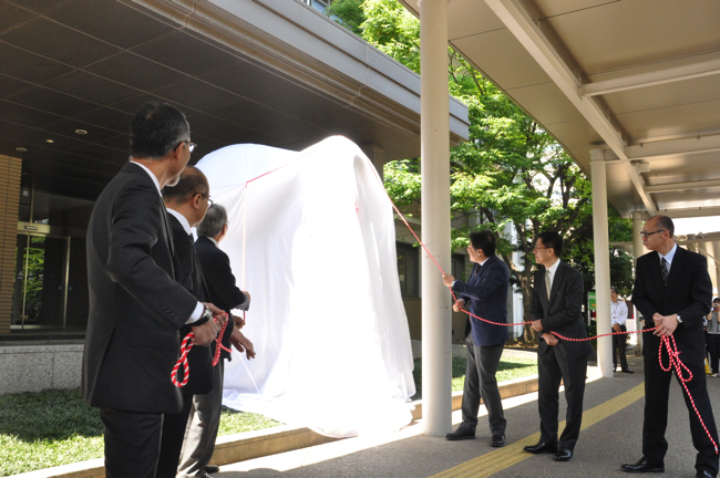 九州大学 歯学部 設立記念 文鎮 146534-7-