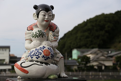 置物 唐子人形 伊万里 太鼓 伊万里焼古伊万里陶人形色絵太鼓打唐子像