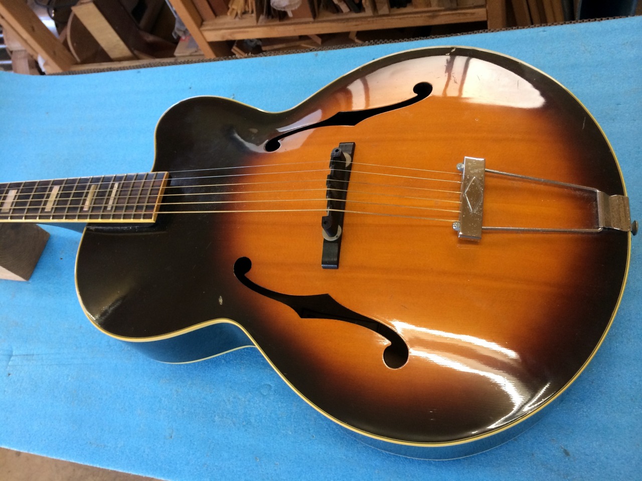 MARUHA NO,303 アーチトップ 小売業者 ピックギター アコースティック