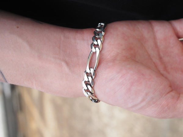 Antidote Buyers Club / Engraved Box Clasp Figaro Bracelet