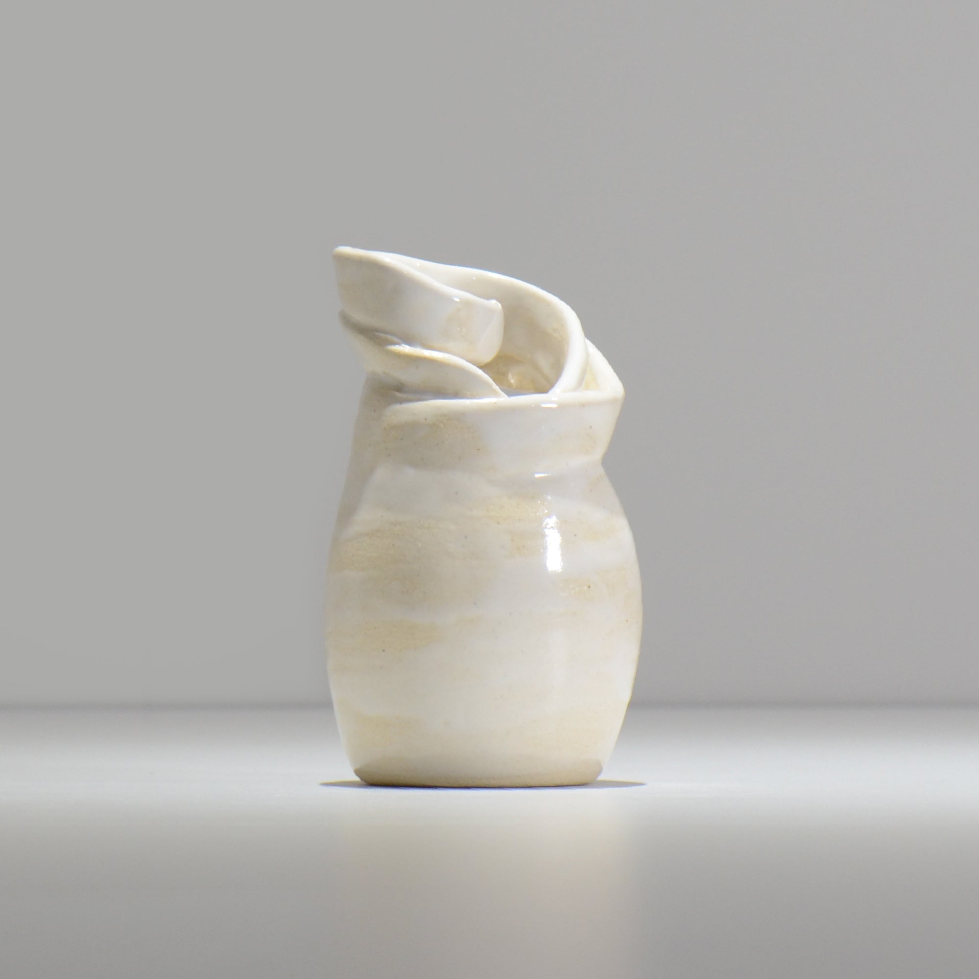 坂尾寛子 / 一輪挿し / saka_ichi01 / 口径約 φ3cm / 花瓶 – ハチラボ