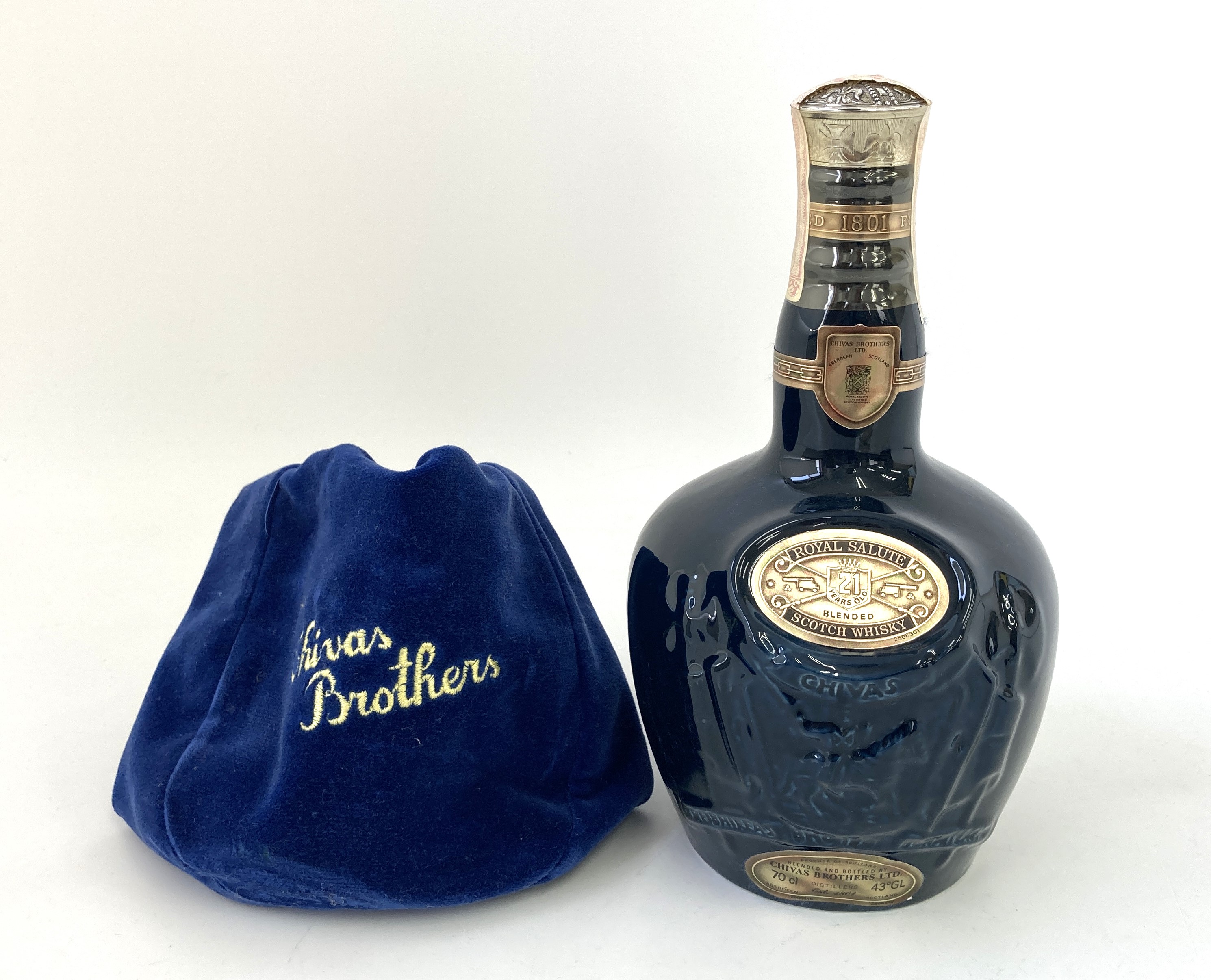 シーバス リーガル ロイヤル サルート 21年 青陶器 700ml 40% 巾着付き