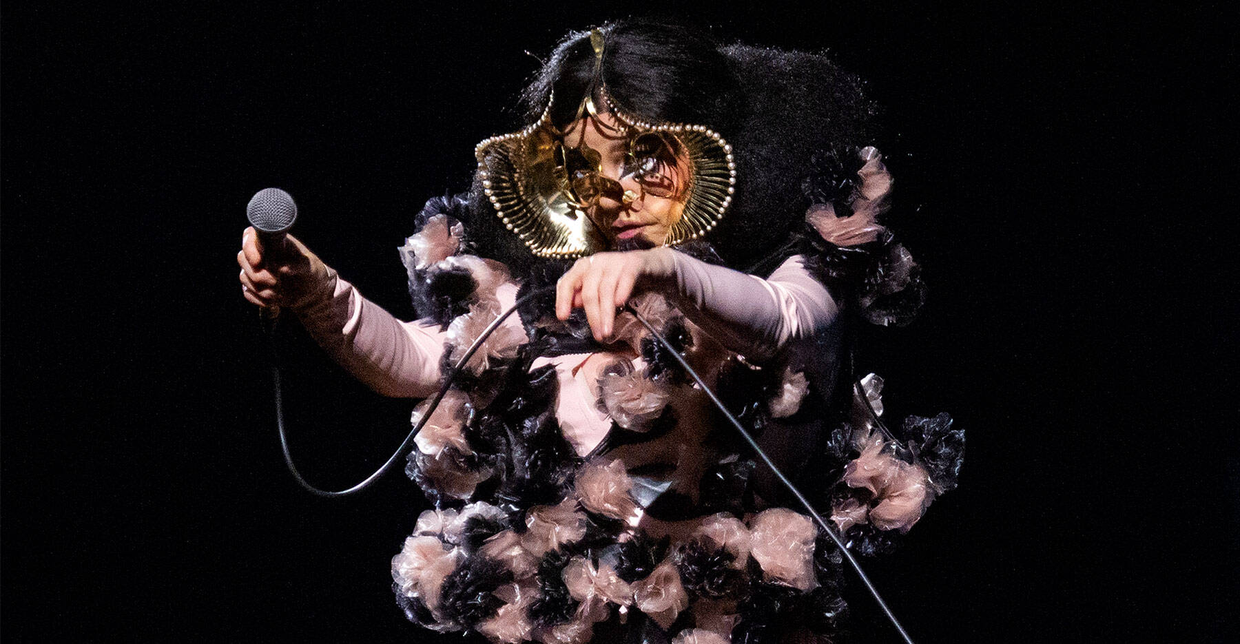 The Otherworldly Wardrobe Of Björk's Cornucopia - 10 Magazine