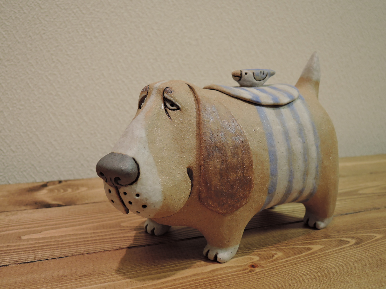 かとうゆみさんのライオンの陶器置物 ベレー帽子付き 加藤 弓（かとう