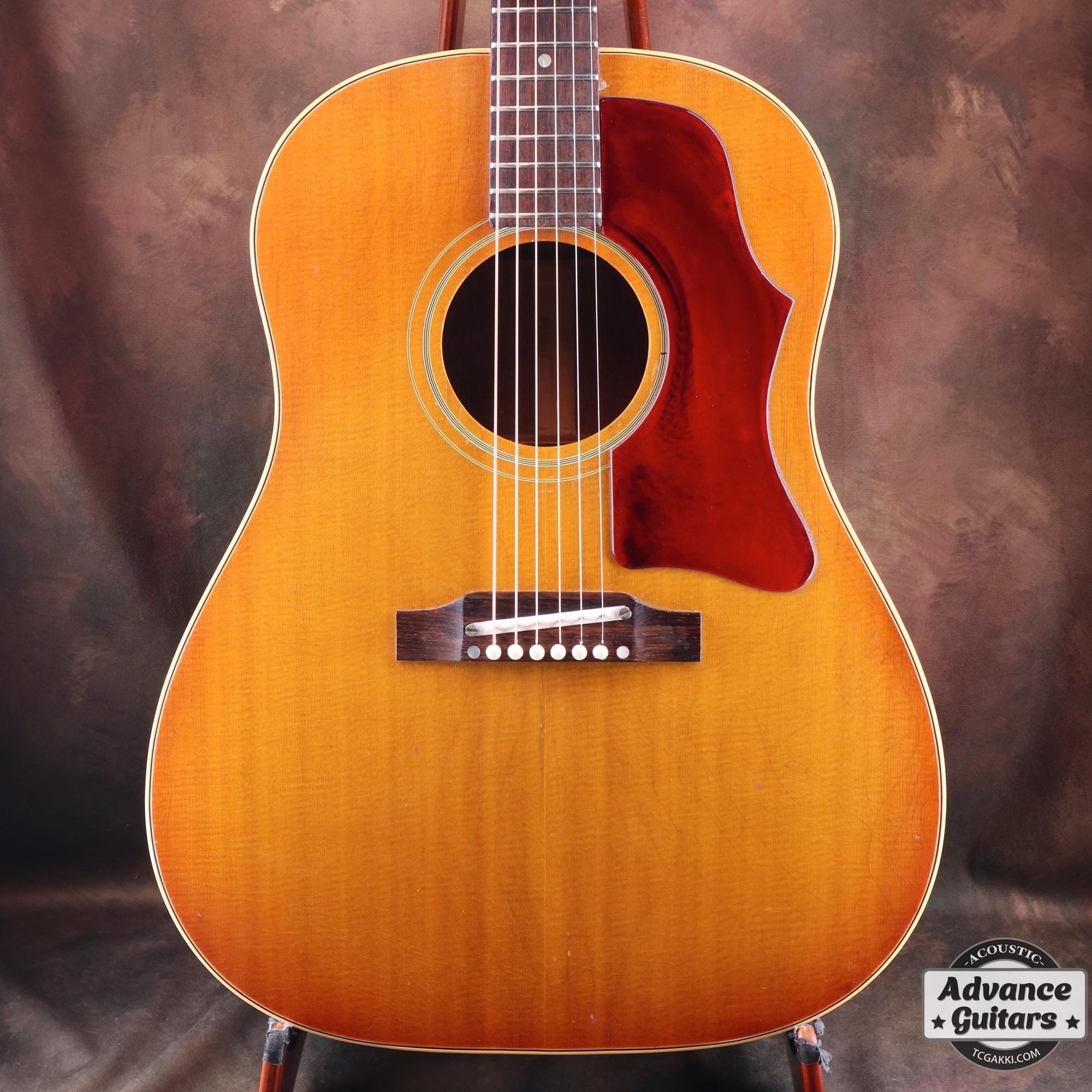 1966年製 J-45 Cherry Sunburst