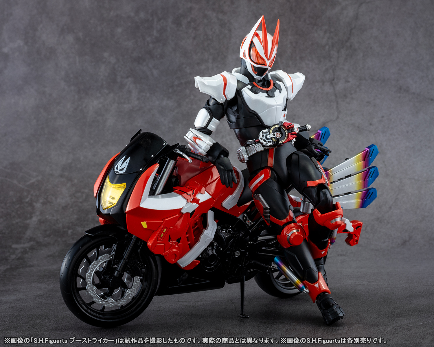 仮面ライダー』シリーズ最新2作のマシンを激写！魂ウェブ商店受注中