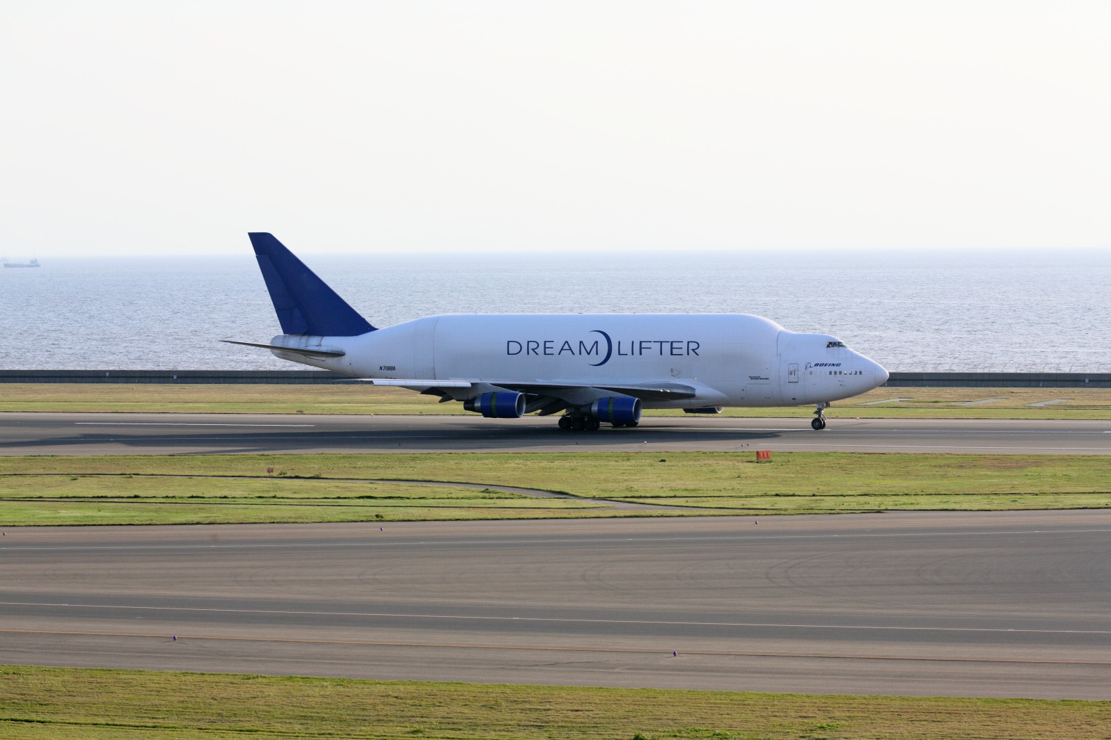 レアなドリームリフターがあなたのデスクに着陸 レアなドリーム