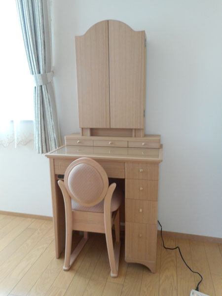 三面鏡プリティカ（収納タイプ）LED照明付き - 鏡台・ドレッサーの