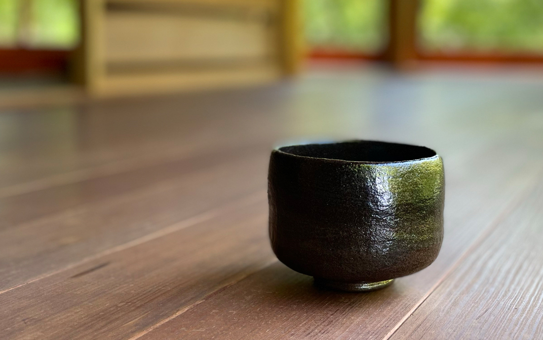 楽焼抹茶碗 黒楽茶碗「万代屋黒」長次郎写 昭楽作 ☆桐箱付 | TABIKYO