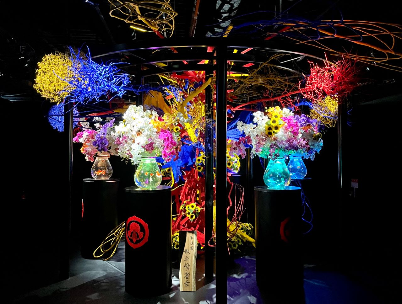 体験ルポ】假屋崎省吾さんとのコラボはひまわりに！夏のアート