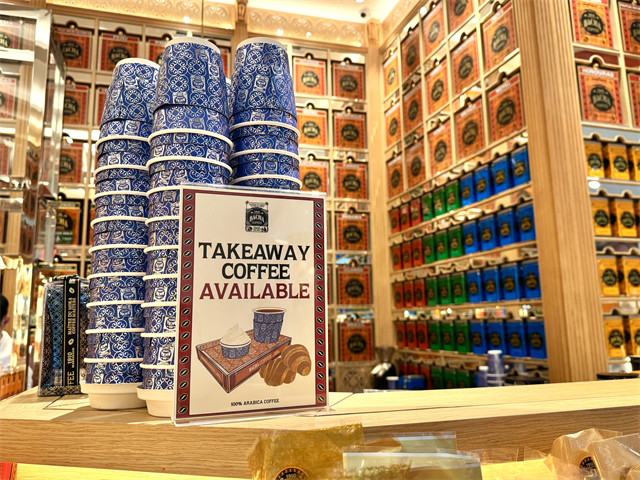 2025年に日本初上陸！注目のバシャコーヒー】エコバッグがお土産に