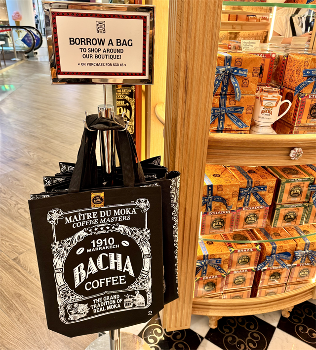 2025年に日本初上陸！注目のバシャコーヒー】エコバッグがお土産に