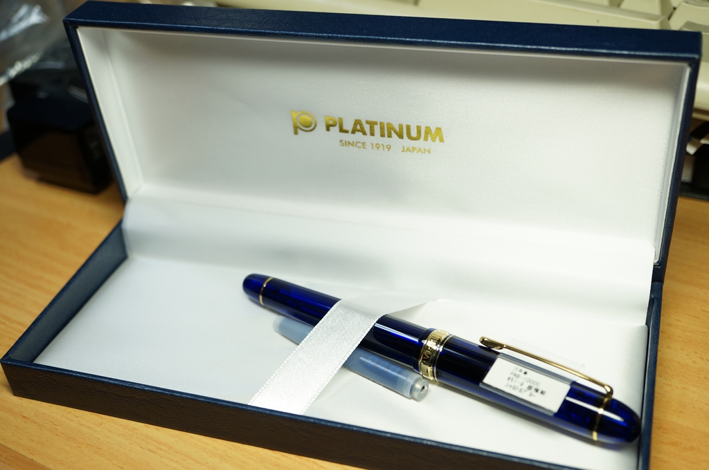 うっとりするような美しい蒼い軸：プラチナ万年筆 #3776 センチュリー