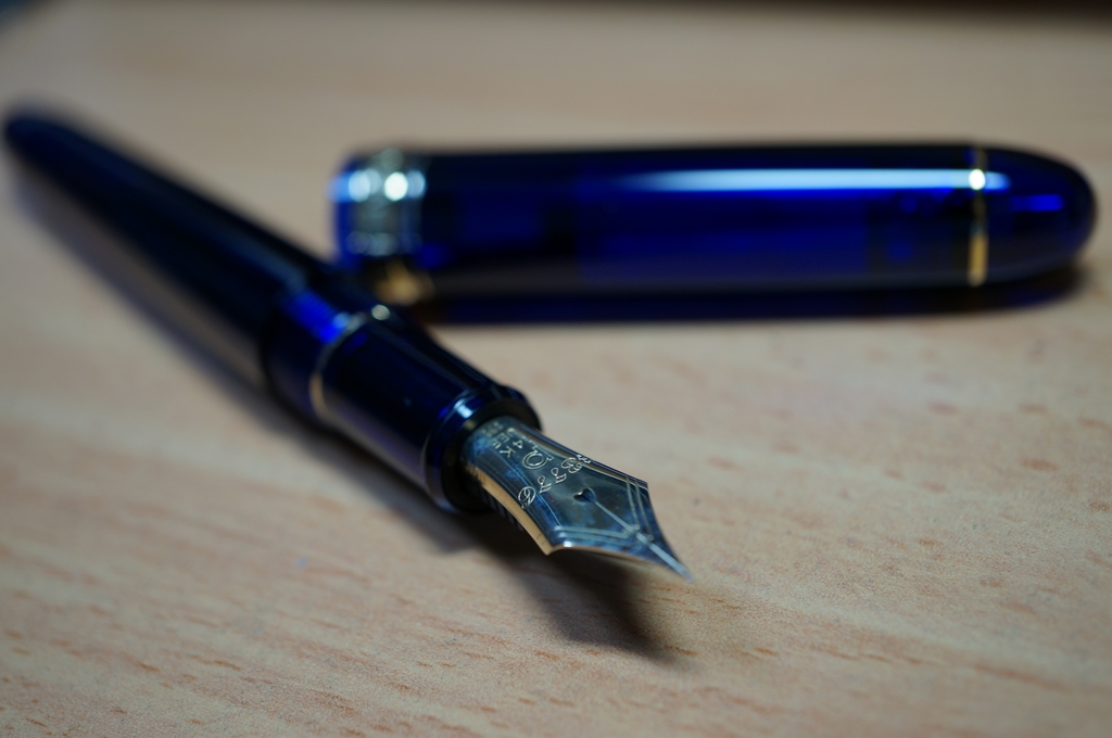 うっとりするような美しい蒼い軸：プラチナ万年筆 #3776 センチュリー