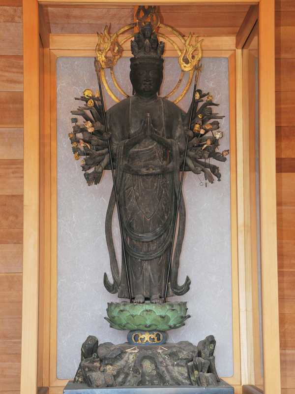 人を救う慈悲深い観音様 十一面千手観音｜瑞甲山