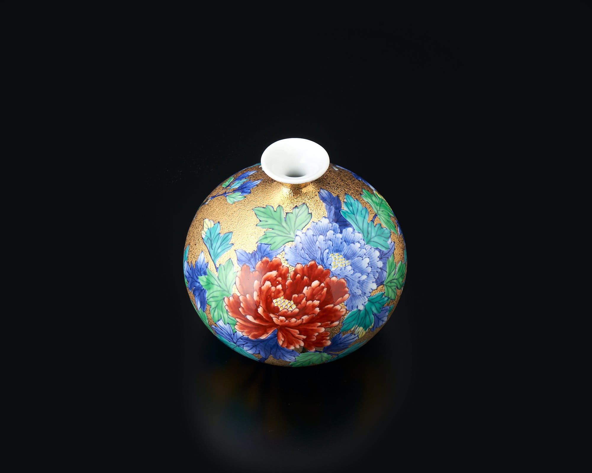 花器「ミニ花瓶 金彩牡丹図」 金龍窯 江口天童 有田焼 陶磁器 – Takumi