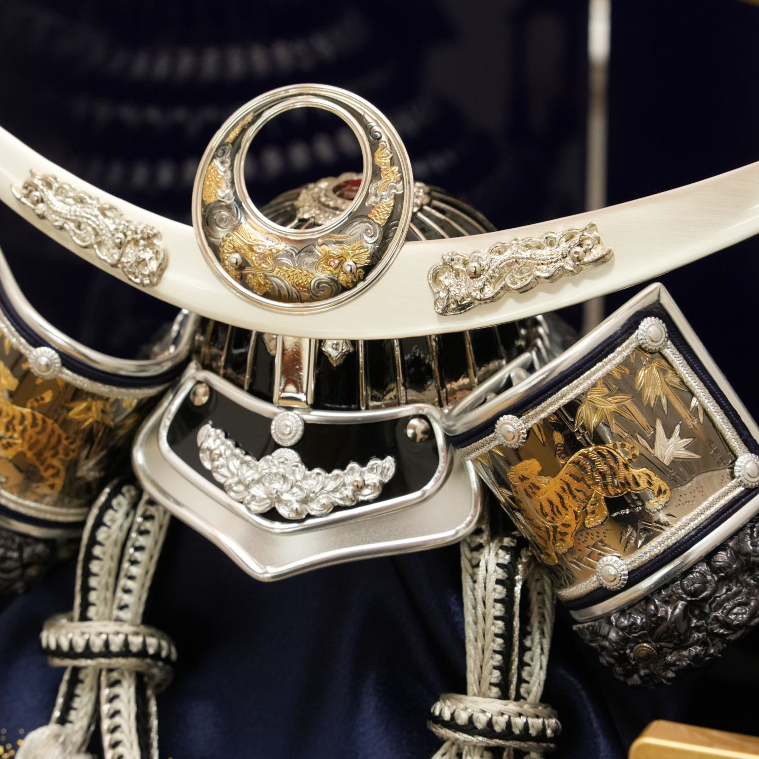 収納兜百花王(ひゃっかおう)｜150,000円(税込)｜間口38cm | 高木人形