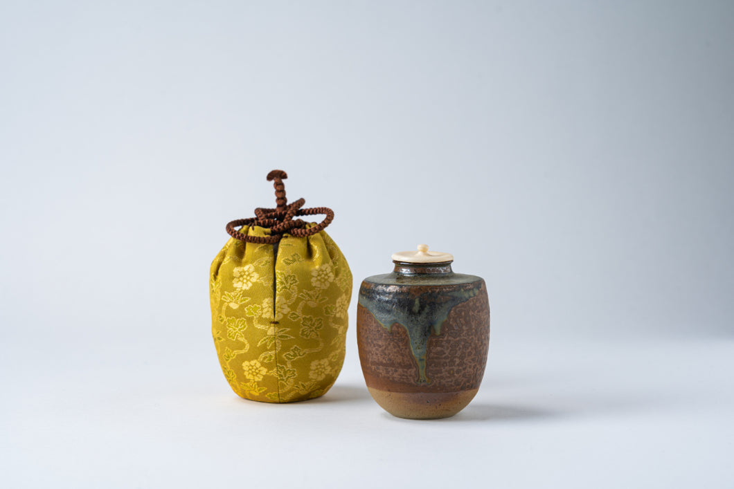 茶入 肩衝茶入 十一代 髙取静山造 – 高取焼宗家