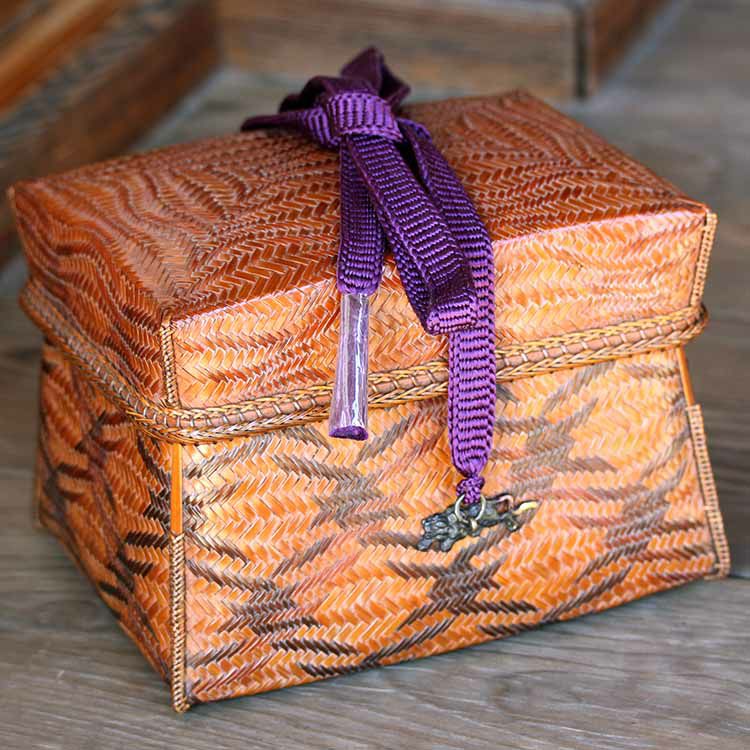 一点限り】渡辺竹清作 煤竹鶴文様御所籠（紫）（Japanese bamboo art