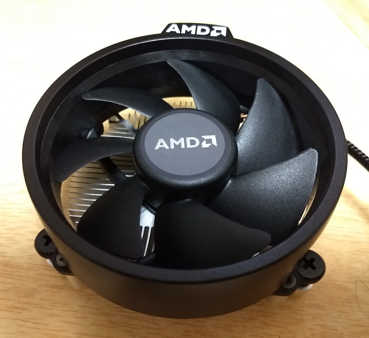 Wraith Stealth｣そっくり。高さ54mmCPUクーラー｢CC-07AM4｣がAinexより