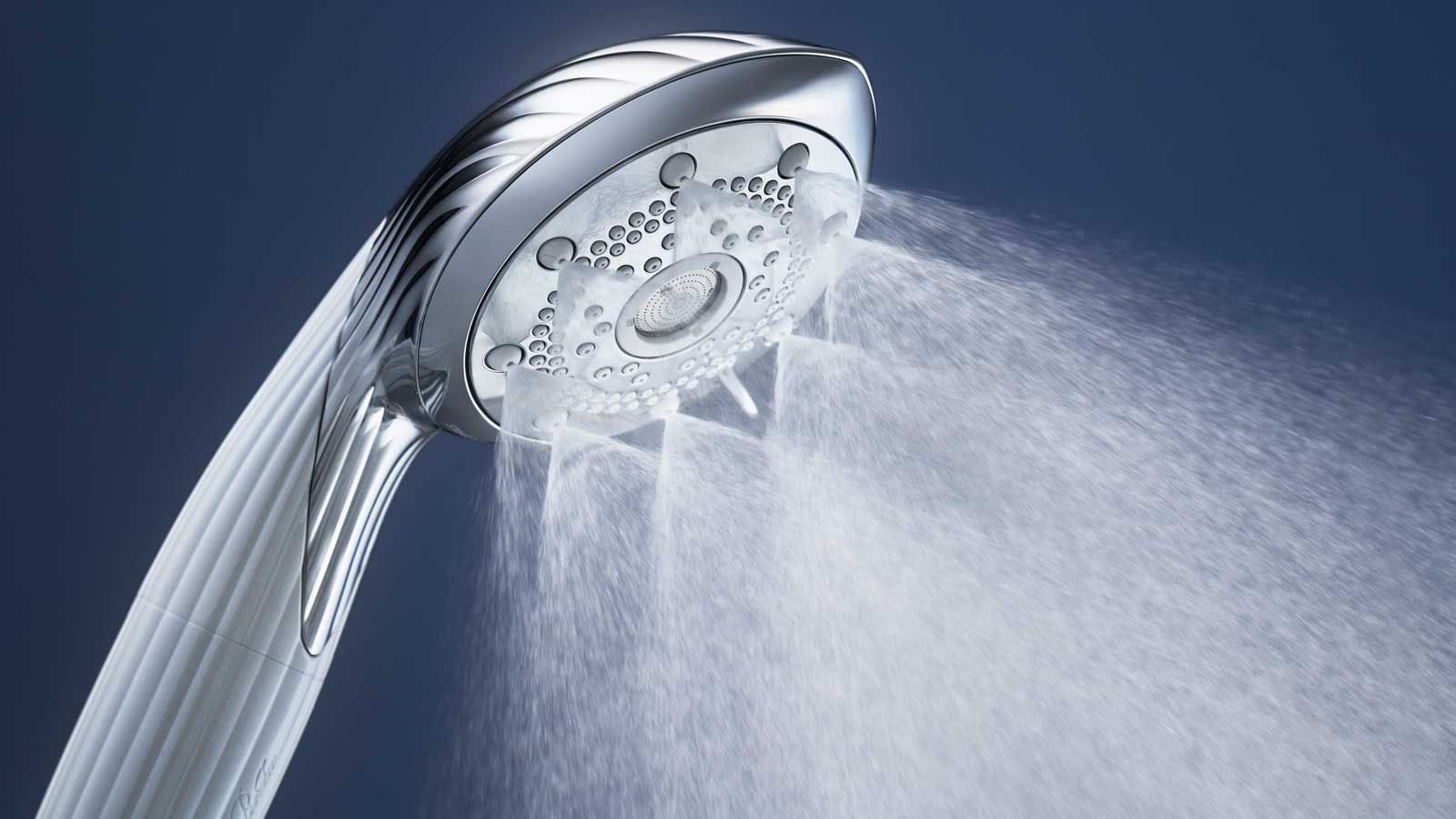 毎日のシャワーで理想の肌を目指す《リファファインバブル ピュア》