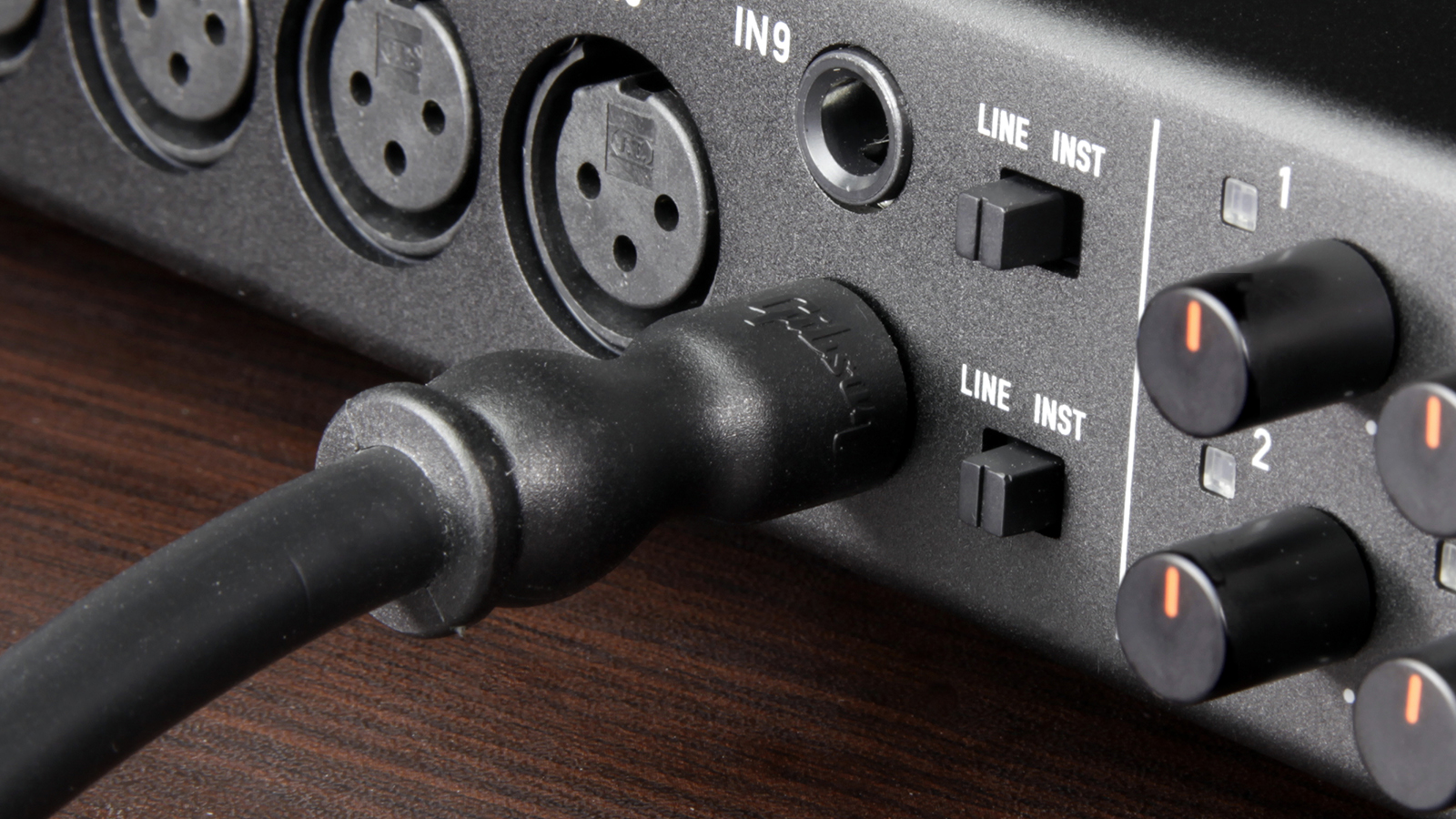 US-16x08 | 16-IN/8-OUT USB Audio/MIDI Interface | TASCAM - United