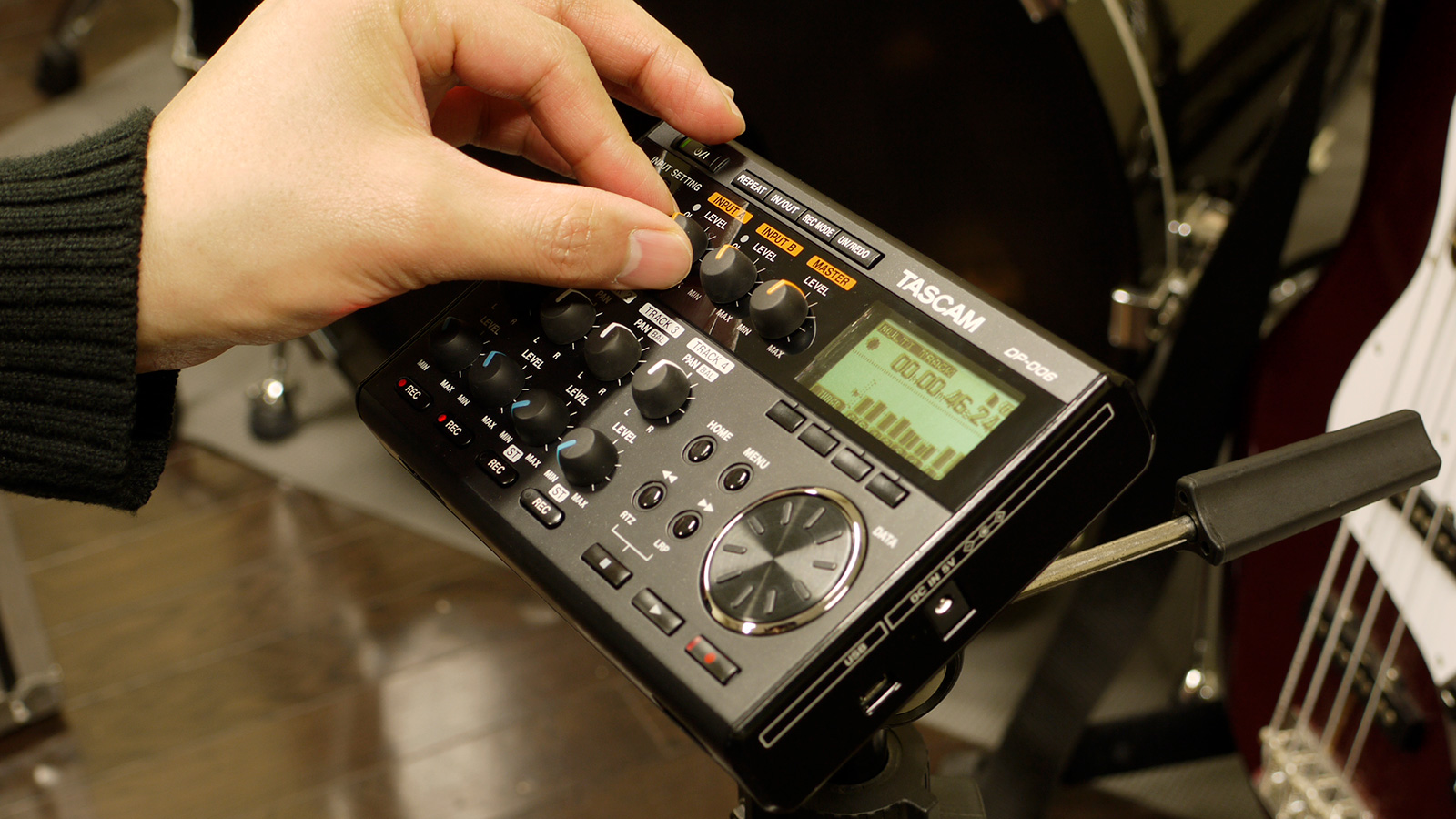 DP-006 | 6-track Digital Pocketstudio | TASCAM - United States