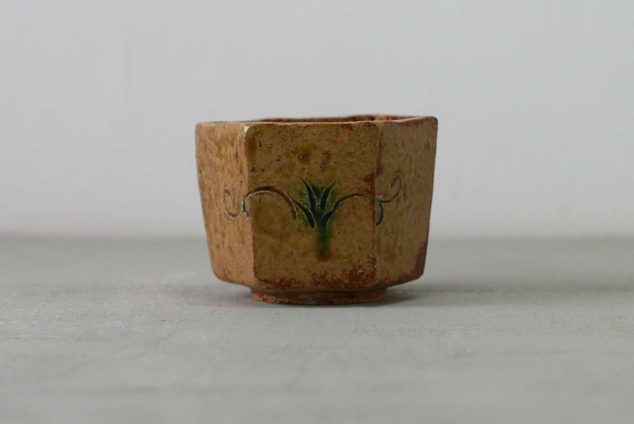 薄黄瀬戸六角梅彫小鉢 - 【公式】田代陶器店 TASHIRO TOUKITEN