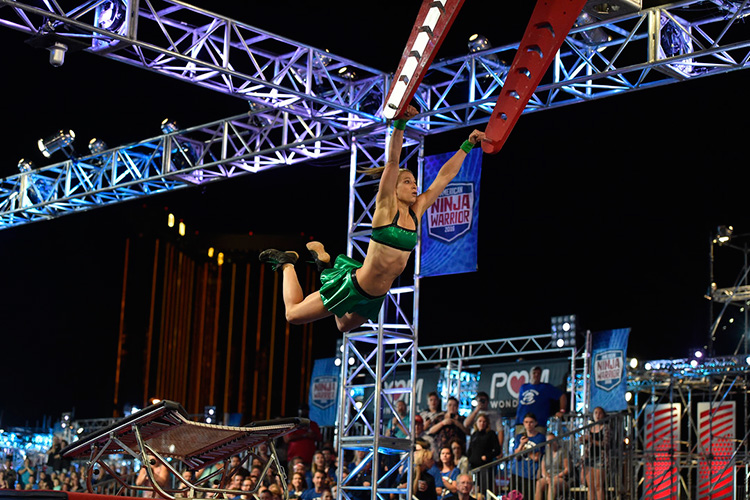 TBS『SASUKE』米版、ベガス決勝初の第1S女性クリア者誕生で、再び世界