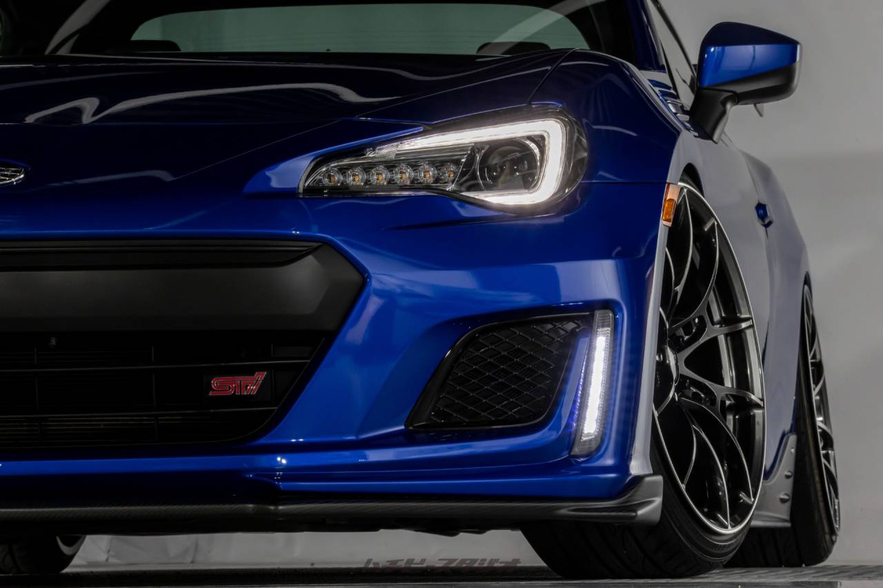 RAYS G025でノーマルフェンダーの限界に挑戦！YouTuberランドくんのBRZ