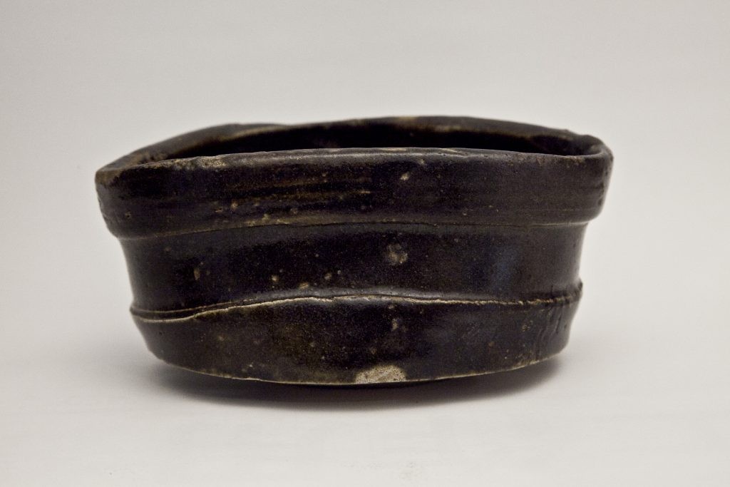 No140 大振りで古い黒織部茶碗 No140 大振りで古い黒織部茶碗 黒織部