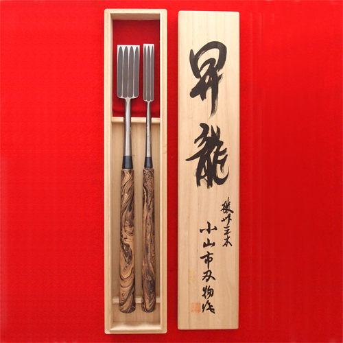 刃物・道具写真館] 播州三木 小山市 差鑿 「昇龍」 龍の彫金入り 龍