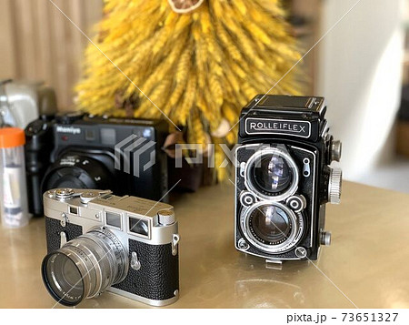古いフィルムカメラ ヤシカの古いフィルムカメラ 付属品有り