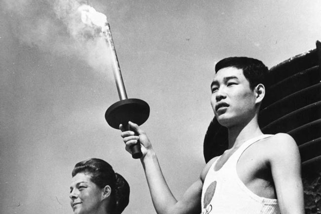 1964年東京五輪の最終走者知ってる？ 政治にも翻弄された聖火リレーの