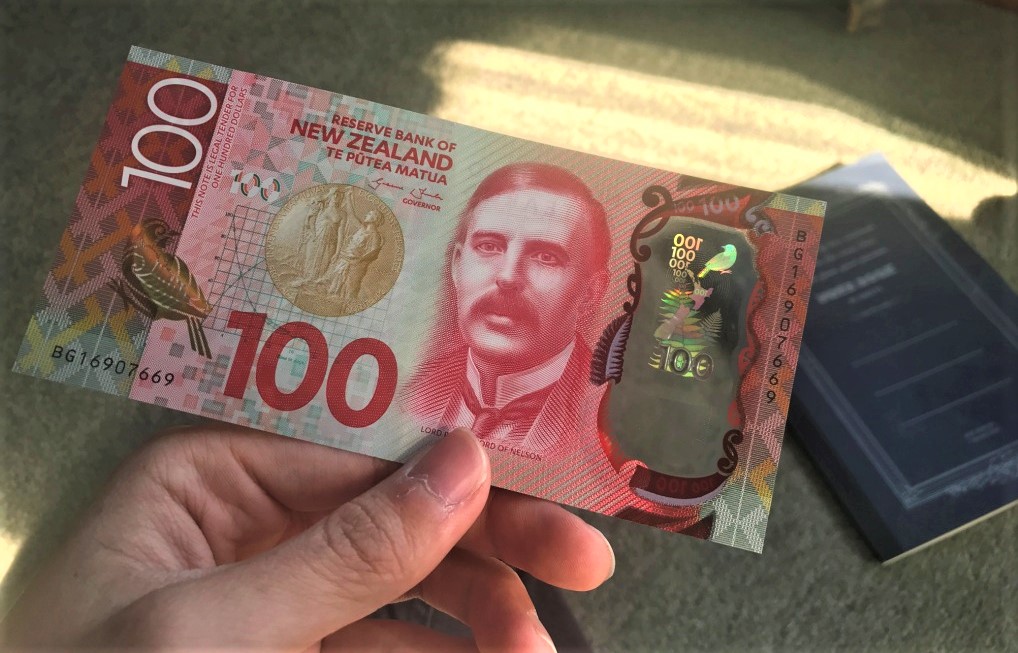 さ*)様 ニュージーランド旧紙幣100ドルx32枚 さ*)様 ニュージーランド