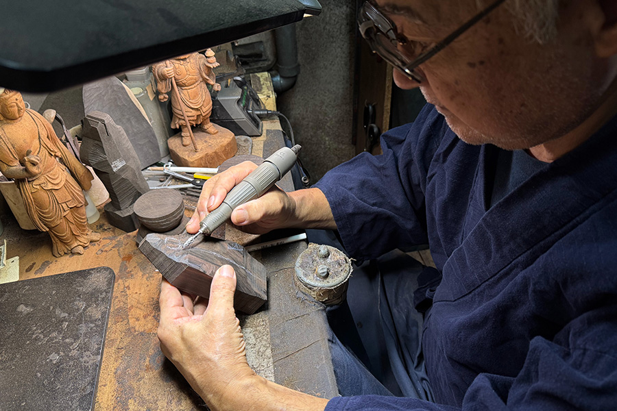 黒檀彫刻 上原工芸（沖縄） || THE COVER NIPPON