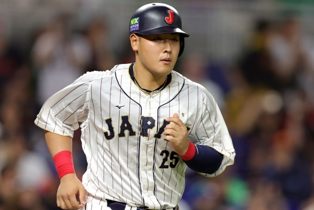 どしたん？」侍ジャパンの4番・岡本和真が1打席のみで交代…異例の起