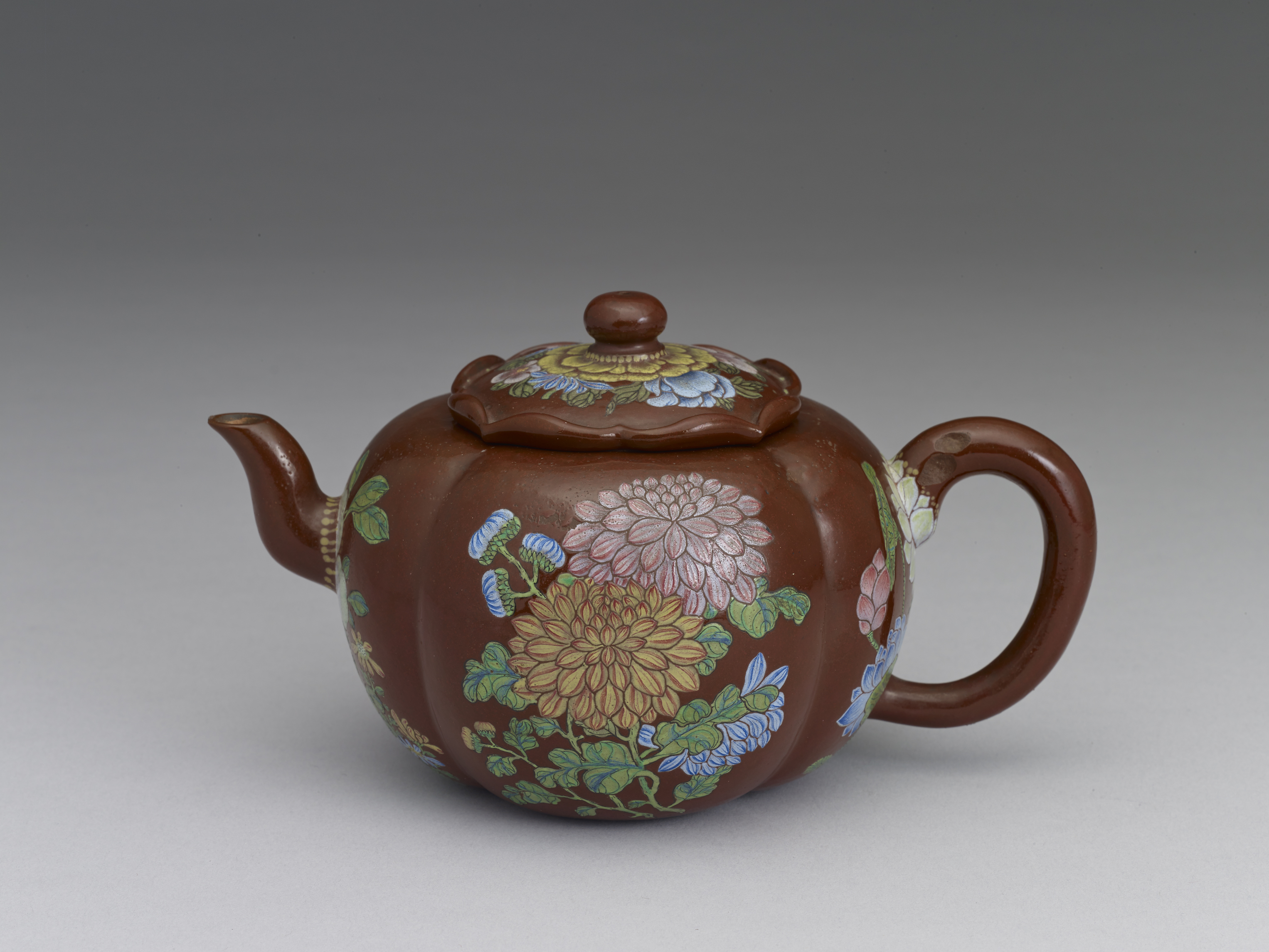 中国明時代茶色陶器 中型 彫刻模様 壷