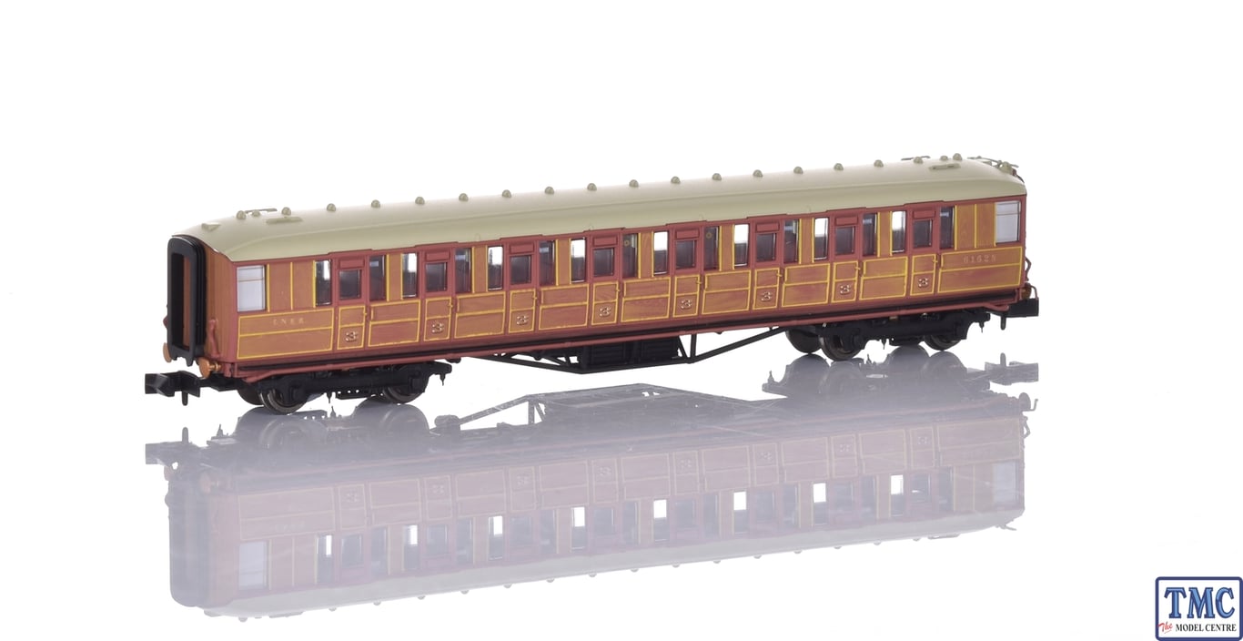 2P-011-013 Dapol N Gauge Gresley LNER Teak 3rd Class 61628