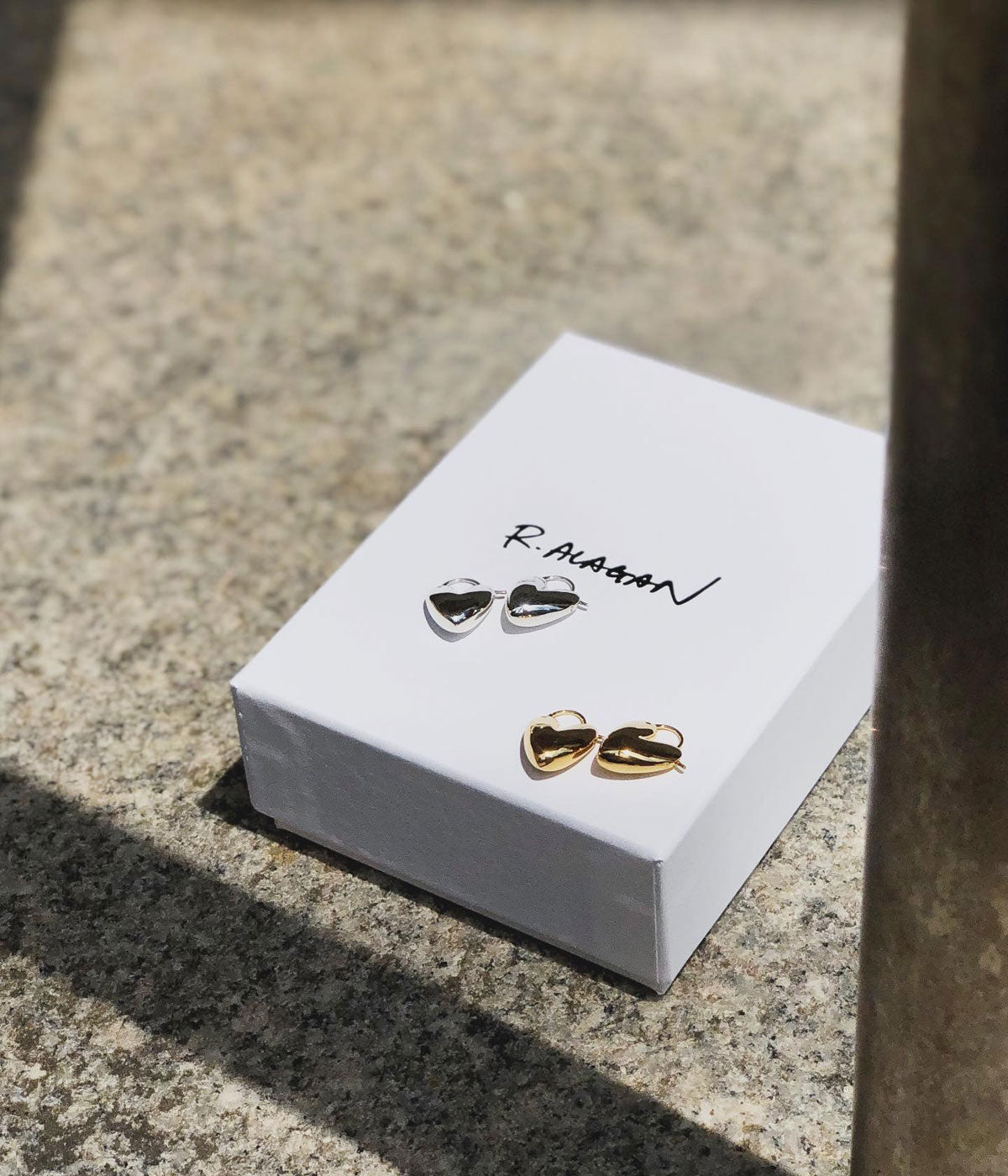 R.ALAGAN/TINY PUFFY HEART HOOPS(GOLD)