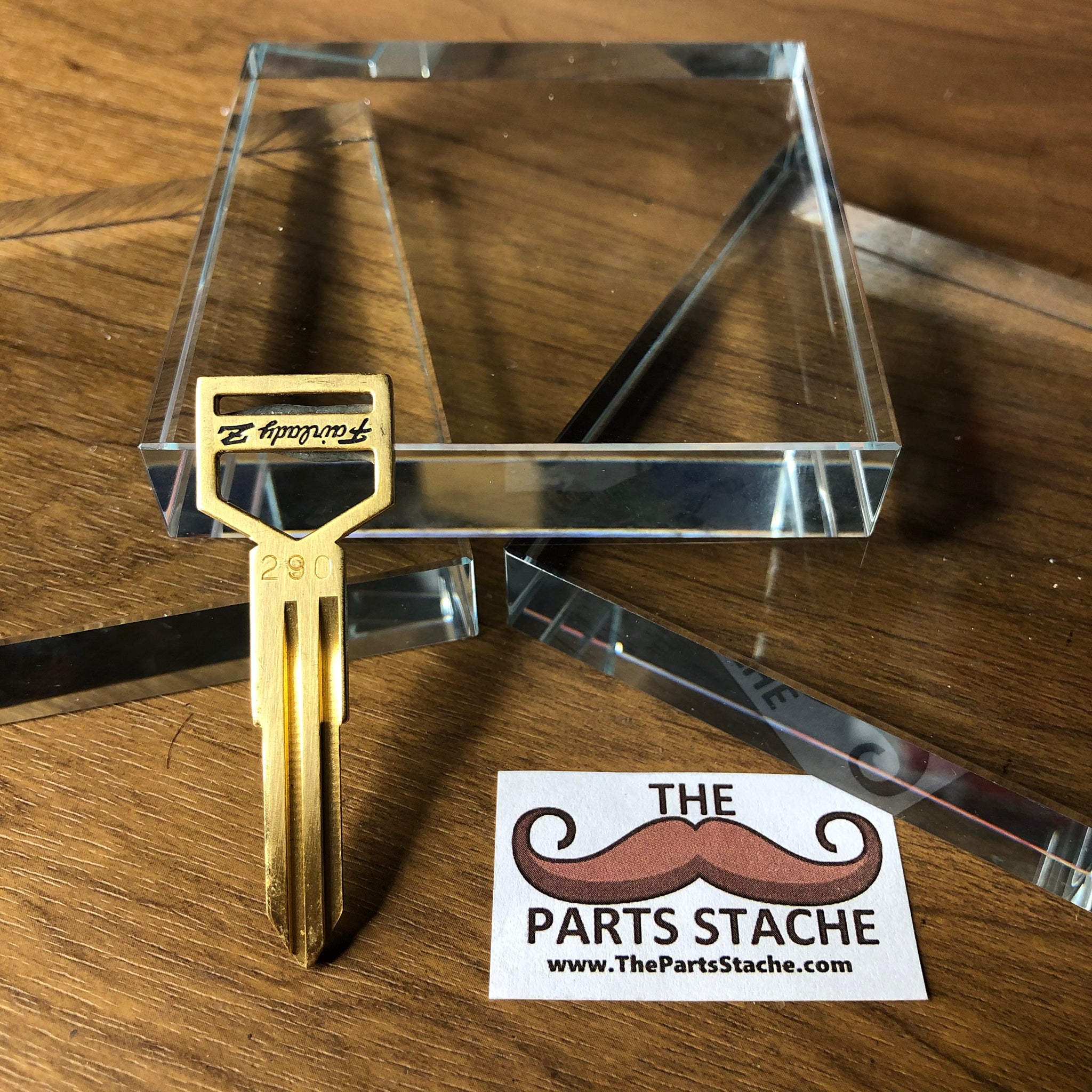 M290 Royal Clover Nissan FAIRLADY Z Silhouette Key (Gold) – The