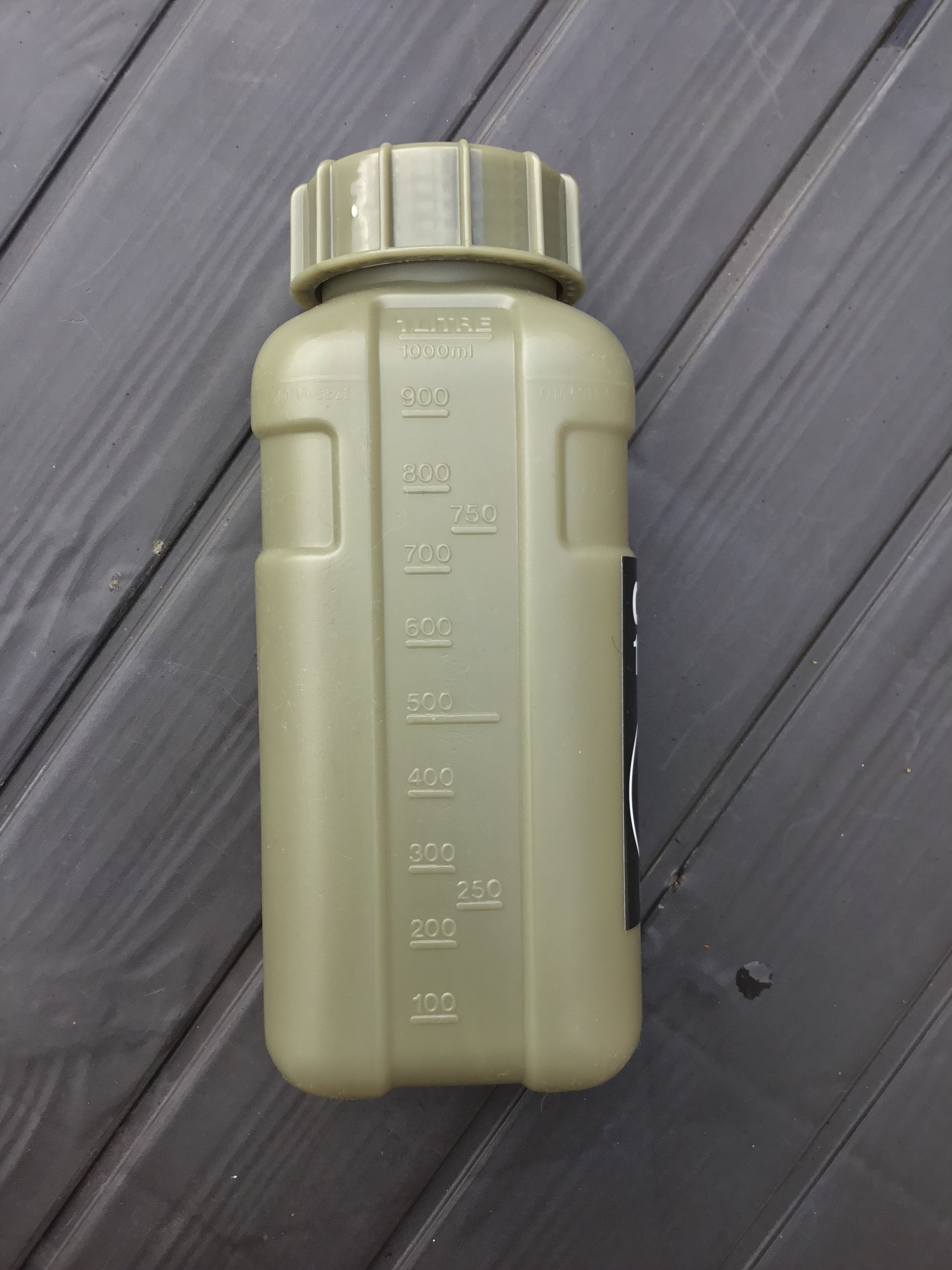 REVIEW: Platatac “Made Here” Small Flask Pouch & Decor 1 Litre