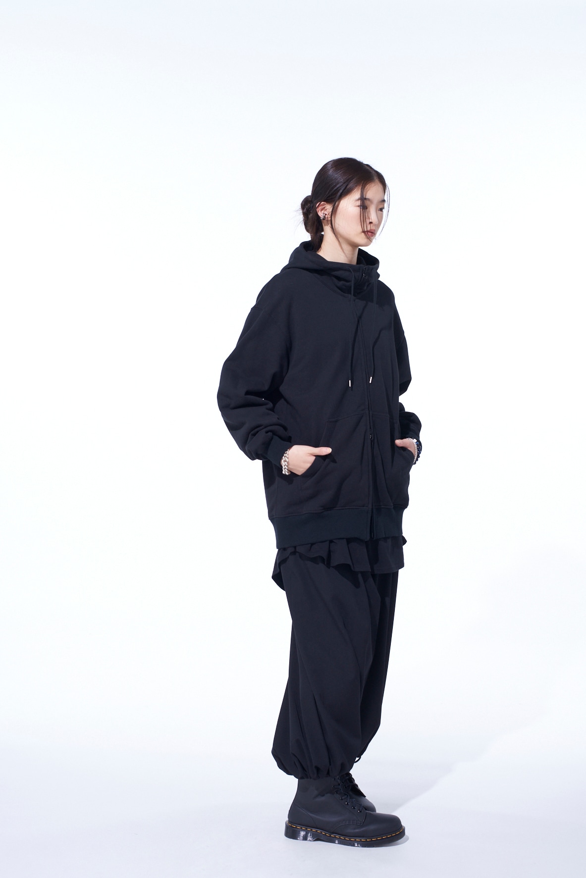 FRENCH TERRY FLOWER EMBROIDERY ZIP-UP HOODIE(S Black): S'YTE｜THE