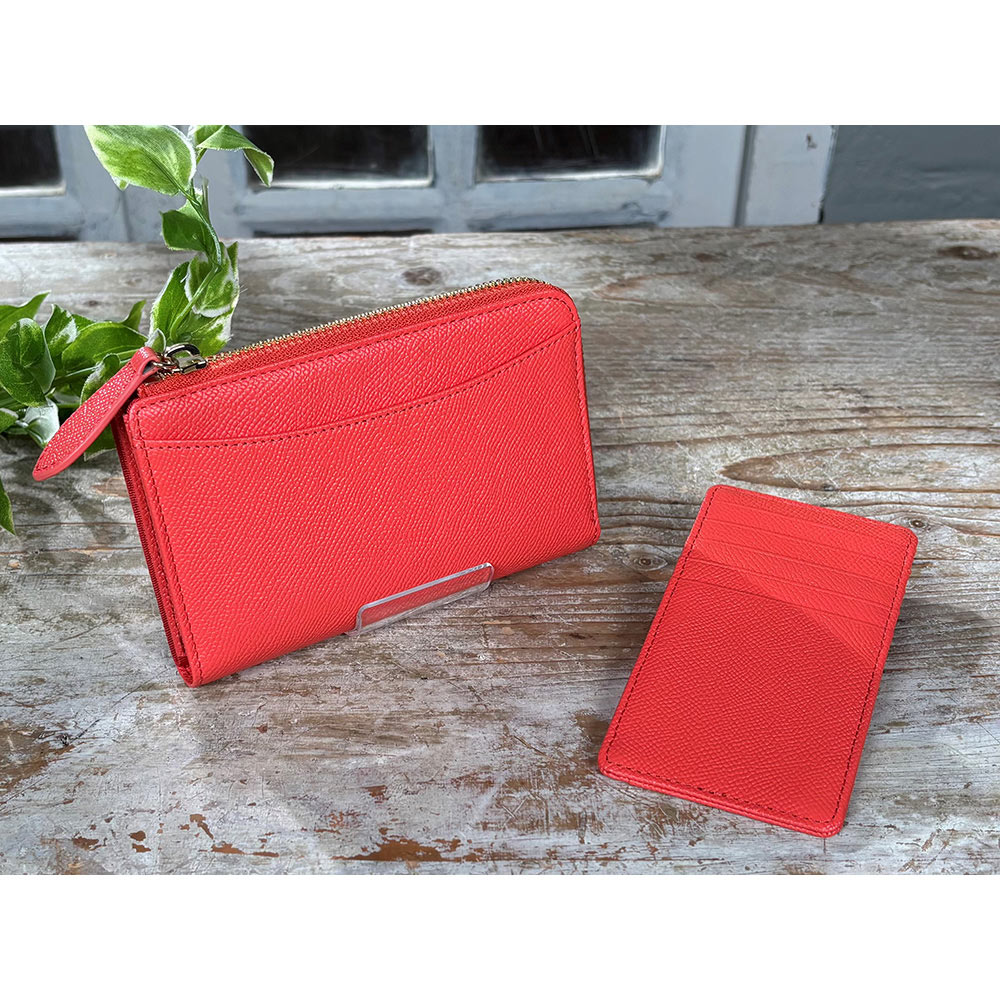 たっぷり収納！牛革ミドルウォレット 馬蹄チャーム付き 財布│ノン