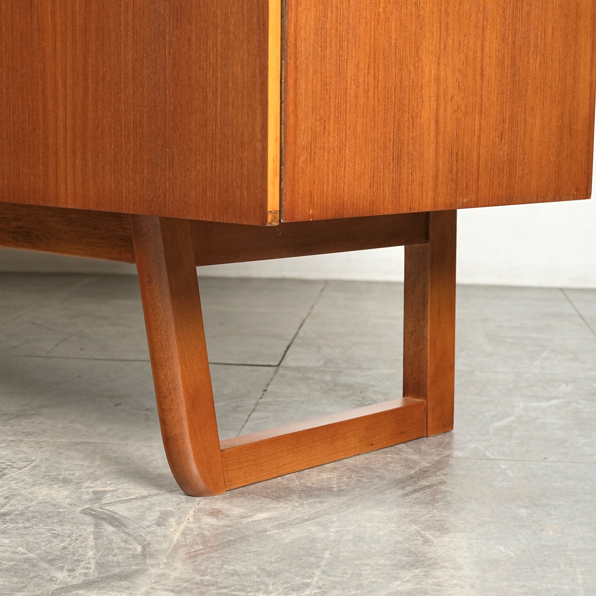 Beautility】ヴィンテージ サイドボード – TIME HYPE